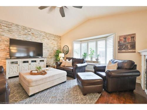 4103 Montrose Crescent, Burlington, ON - Indoor Photo Showing Living Room