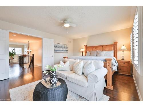 4103 Montrose Crescent, Burlington, ON - Indoor Photo Showing Living Room