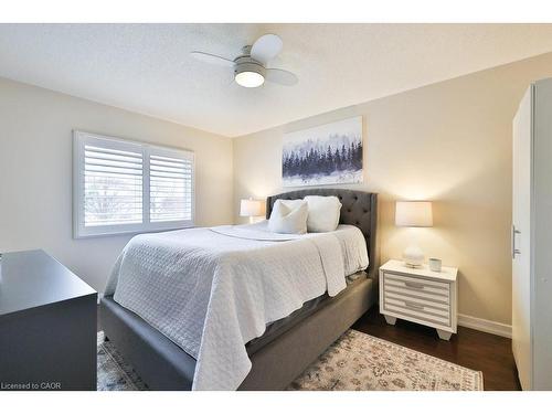 4103 Montrose Crescent, Burlington, ON - Indoor Photo Showing Bedroom