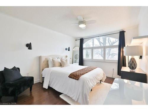 4103 Montrose Crescent, Burlington, ON - Indoor Photo Showing Bedroom
