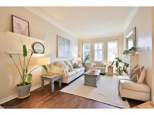 4103 Montrose Crescent, Burlington, ON - Indoor Photo Showing Living Room