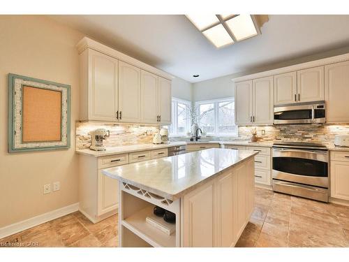 4103 Montrose Crescent, Burlington, ON - Indoor Photo Showing Kitchen With Upgraded Kitchen