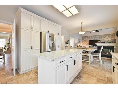 4103 Montrose Crescent, Burlington, ON - Indoor Photo Showing Kitchen With Upgraded Kitchen