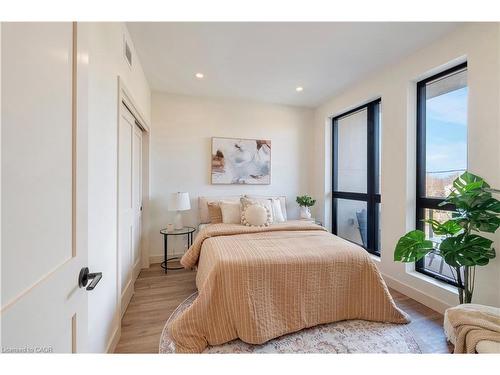 201-4390 Hillview Drive, Beamsville, ON - Indoor Photo Showing Bedroom