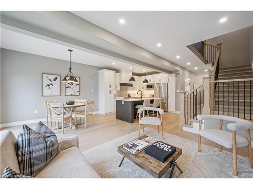56 Walker Road, Ingersoll, ON - Indoor Photo Showing Living Room