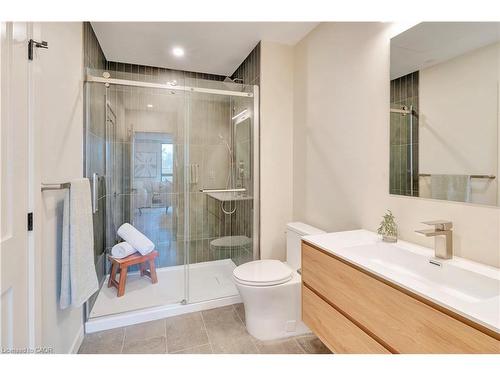 202-4390 Hillview Drive, Beamsville, ON - Indoor Photo Showing Bathroom