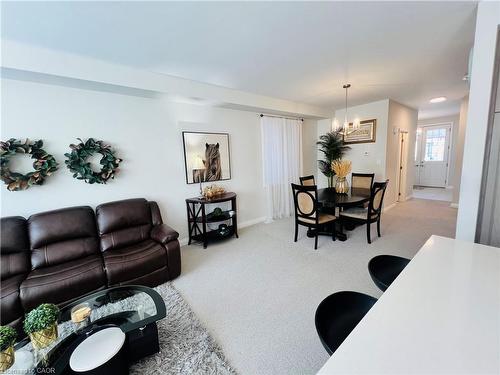 11 Cherry Blossom Heights, Hamilton, ON - Indoor Photo Showing Living Room