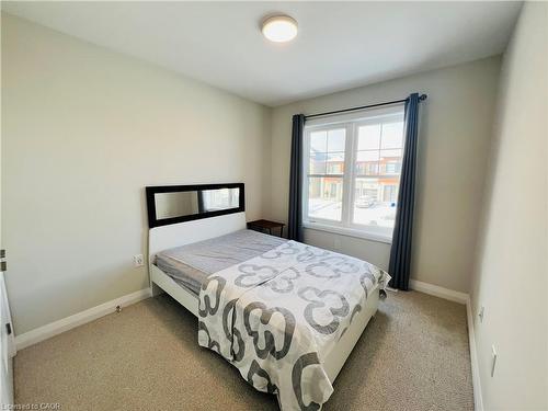 11 Cherry Blossom Heights, Hamilton, ON - Indoor Photo Showing Bedroom