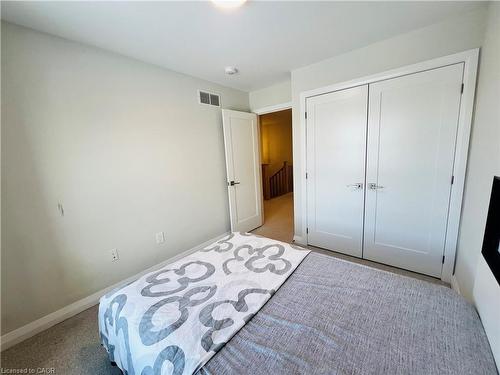 11 Cherry Blossom Heights, Hamilton, ON - Indoor Photo Showing Bedroom