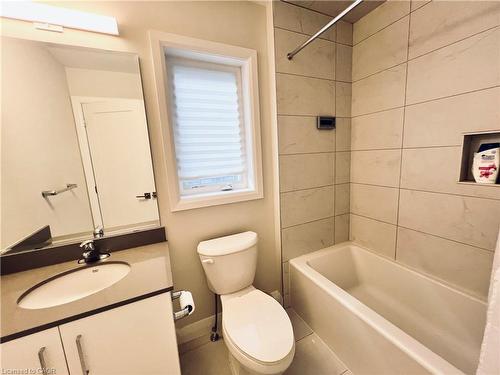 11 Cherry Blossom Heights, Hamilton, ON - Indoor Photo Showing Bathroom