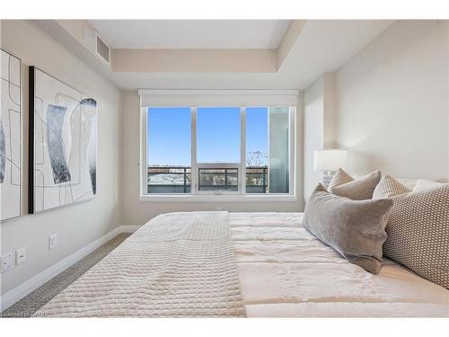 612-53 Arthur Street S, Guelph, ON - Indoor Photo Showing Bedroom