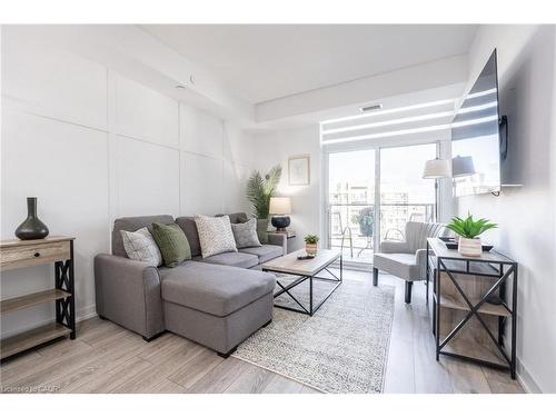 509-125 Shoreview Place, Stoney Creek, ON - Indoor Photo Showing Living Room