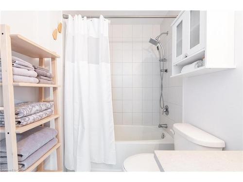 509-125 Shoreview Place, Stoney Creek, ON - Indoor Photo Showing Bathroom
