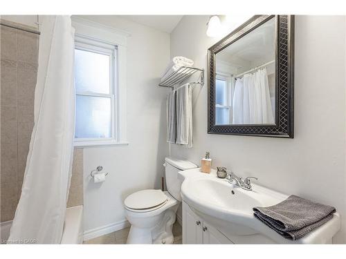 257 Tragina Avenue N, Hamilton, ON - Indoor Photo Showing Bathroom
