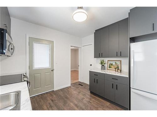 257 Tragina Avenue N, Hamilton, ON - Indoor Photo Showing Kitchen
