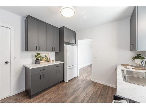 257 Tragina Avenue N, Hamilton, ON - Indoor Photo Showing Kitchen