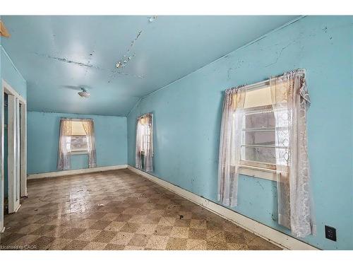 33 Mulholland Drive, Paris, ON - Indoor Photo Showing Other Room