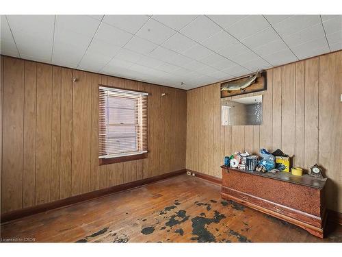 33 Mulholland Drive, Paris, ON - Indoor Photo Showing Other Room