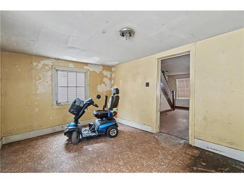 33 Mulholland Drive, Paris, ON - Indoor Photo Showing Gym Room