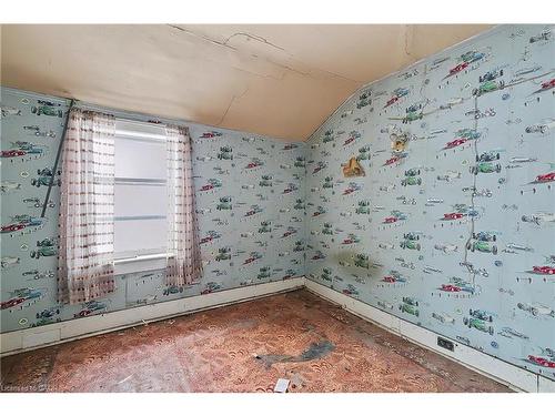 33 Mulholland Drive, Paris, ON - Indoor Photo Showing Other Room