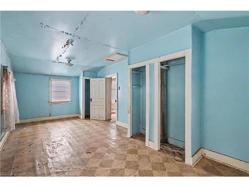 33 Mulholland Drive, Paris, ON - Indoor Photo Showing Other Room