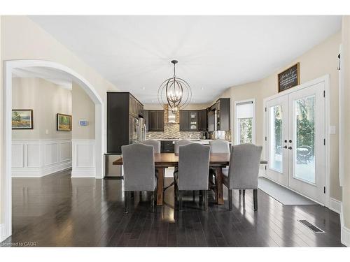 20 Vinegar Hill, Waterdown, ON - Indoor Photo Showing Dining Room
