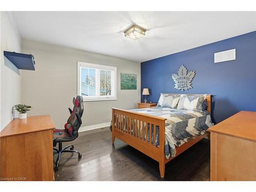 20 Vinegar Hill, Waterdown, ON - Indoor Photo Showing Bedroom