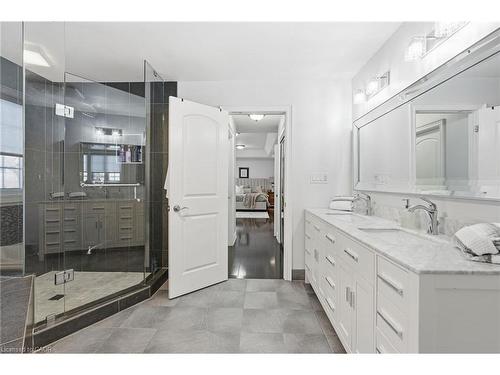 20 Vinegar Hill, Waterdown, ON - Indoor Photo Showing Bathroom