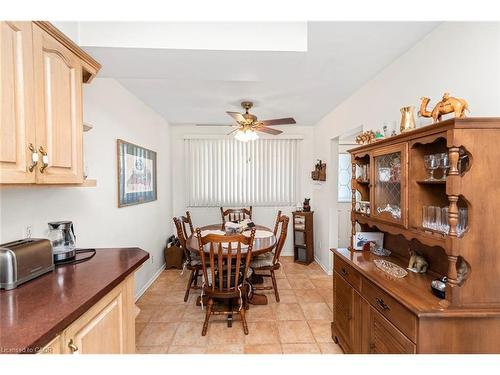 176 Walter Avenue S, Hamilton, ON - Indoor Photo Showing Living Room
