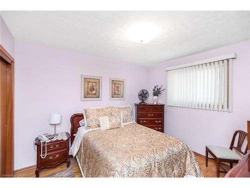 176 Walter Avenue S, Hamilton, ON - Indoor Photo Showing Bedroom