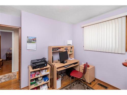 176 Walter Avenue S, Hamilton, ON - Indoor Photo Showing Bedroom