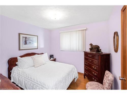 176 Walter Avenue S, Hamilton, ON - Indoor Photo Showing Bedroom