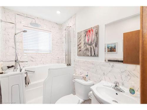 176 Walter Avenue S, Hamilton, ON - Indoor Photo Showing Bedroom