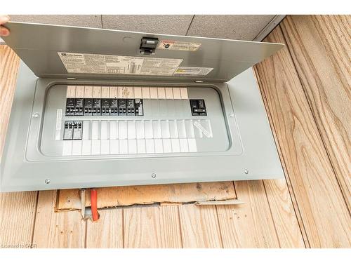 176 Walter Avenue S, Hamilton, ON - Indoor Photo Showing Bathroom