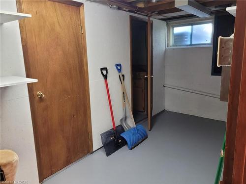 176 Walter Avenue S, Hamilton, ON - Indoor Photo Showing Laundry Room