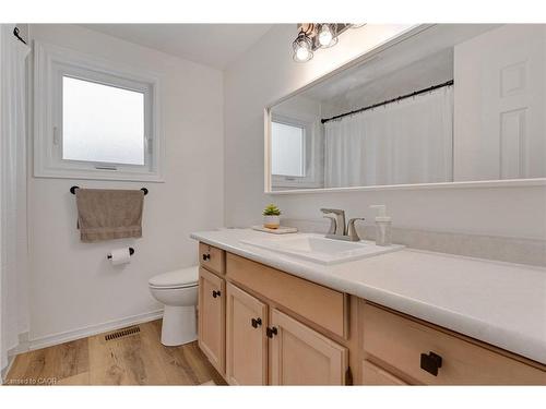 225 Thornbird Place, Waterloo, ON - Indoor Photo Showing Bathroom