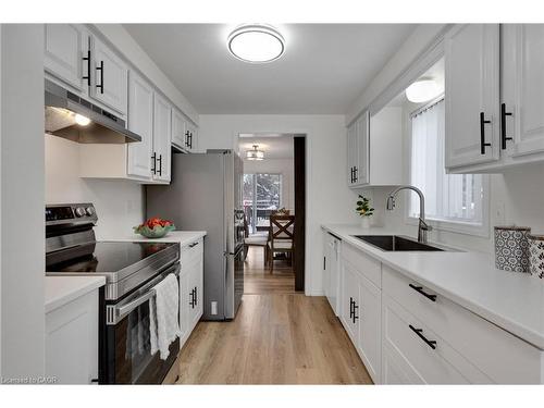 225 Thornbird Place, Waterloo, ON - Indoor Photo Showing Kitchen With Upgraded Kitchen