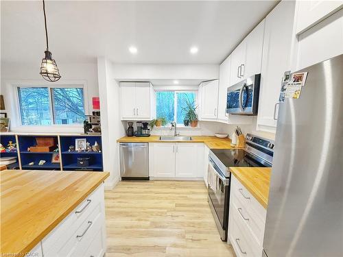 A-31 Clearview Drive, Cambridge, ON - Indoor Photo Showing Kitchen