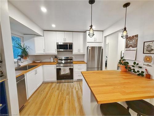 A-31 Clearview Drive, Cambridge, ON - Indoor Photo Showing Kitchen