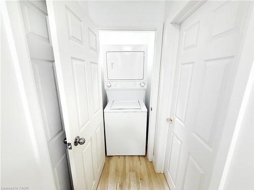 A-31 Clearview Drive, Cambridge, ON - Indoor Photo Showing Laundry Room