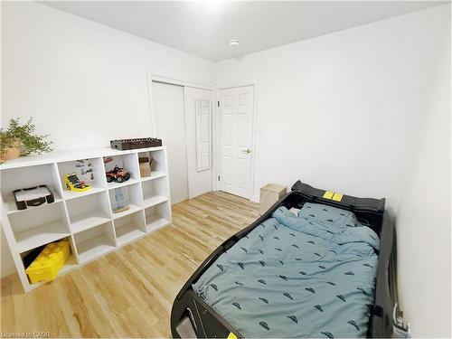 A-31 Clearview Drive, Cambridge, ON - Indoor Photo Showing Bedroom