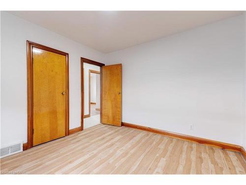 Upper-662 Harriet Street, Welland, ON - Indoor Photo Showing Other Room