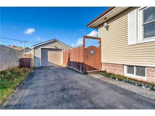 Upper-662 Harriet Street, Welland, ON - Outdoor With Exterior