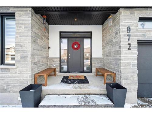 18-972 Stonecliffe Walk, Kitchener, ON - Outdoor