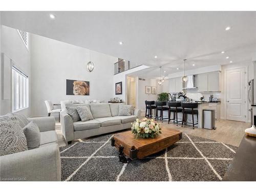 18-972 Stonecliffe Walk, Kitchener, ON - Indoor Photo Showing Living Room