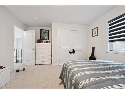 18-972 Stonecliffe Walk, Kitchener, ON - Indoor Photo Showing Bedroom
