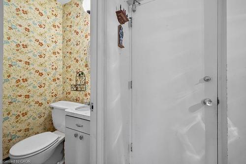 9 Daleview Court, Hamilton, ON - Indoor Photo Showing Bathroom