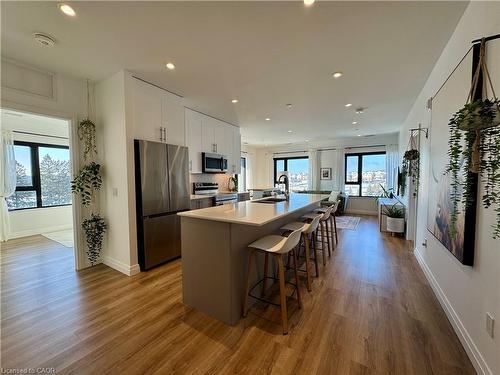 502-525 New Dundee Road, Kitchener, ON - Indoor Photo Showing Kitchen With Stainless Steel Kitchen With Upgraded Kitchen