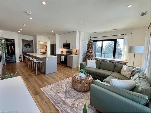 502-525 New Dundee Road, Kitchener, ON - Indoor Photo Showing Living Room