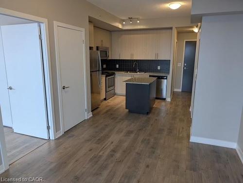 703-85 Duke Street W, Kitchener, ON - Indoor Photo Showing Kitchen